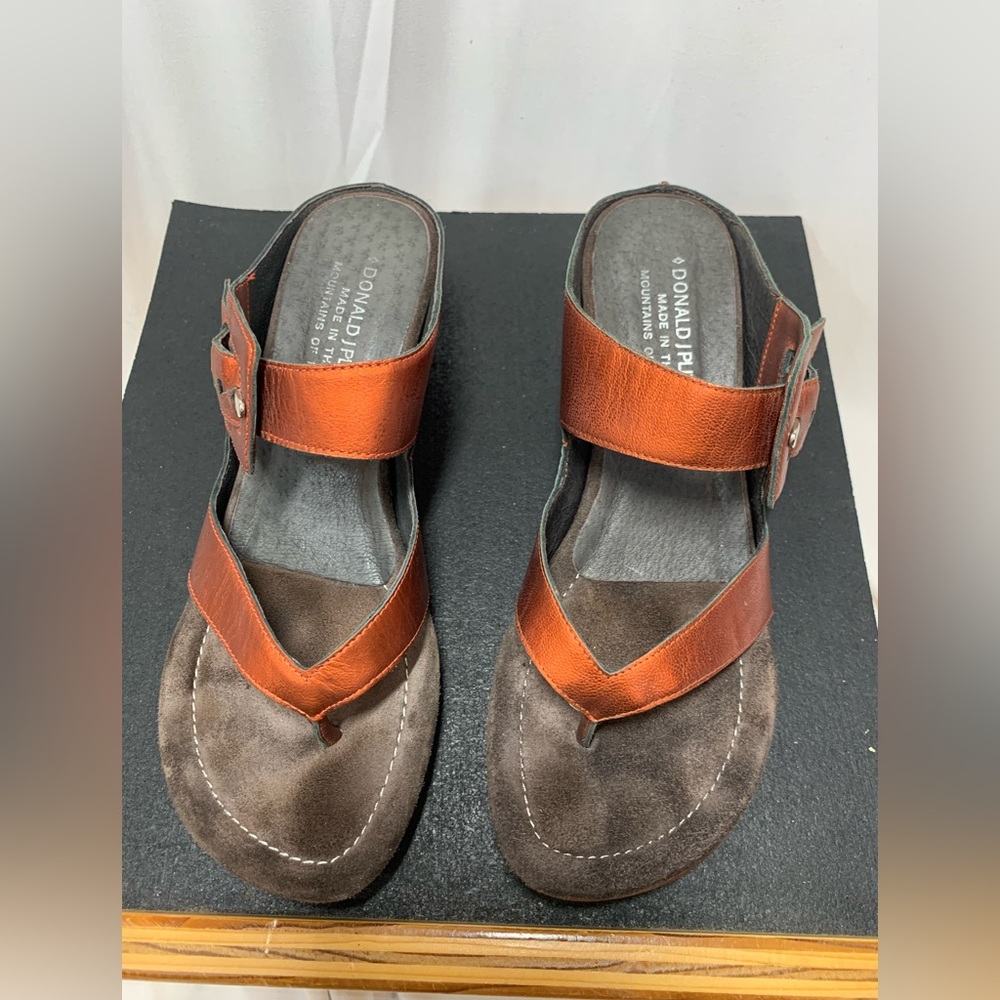 Donald J. Pliner Galina Copper Shimmer Leather Wedge. Sz 7 1/2.GUC